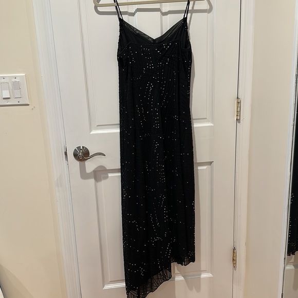 Black mesh overlay gown with shimmering details - Picture 3 of 5